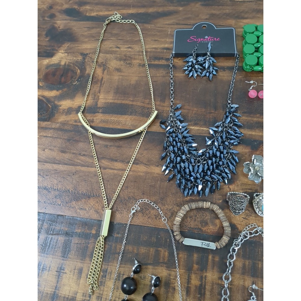 Lot Of Assorted Jewelry, Mostly Paparazzi, 23 Pieces rings, bracelets, necklaces - Picture 6 of 9